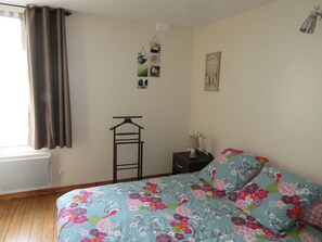 2 habitaciones, tabla de planchar con plancha y wifi gratis 