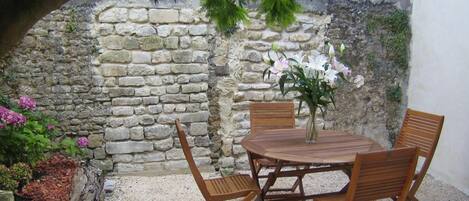 屋外ダイニングエリア