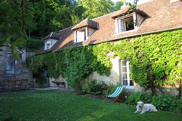 Vue de la maison principale à partir du jardin