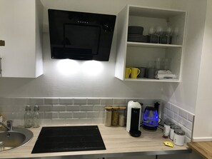 Fridge, microwave, oven, stovetop - ★ Your Place in LH ★ (Le Havre)