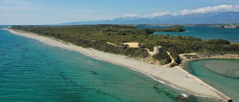 Una spiaggia nelle vicinanze