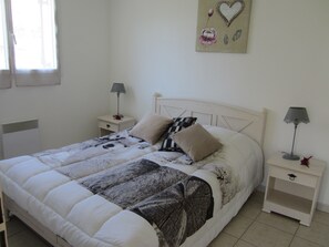 1 bedroom, iron/ironing board, free WiFi, wheelchair access - Lovely T2 ground-floor apartment with all comforts. Design, secure-pool- private parking.  (Cambo-Les-Bains)