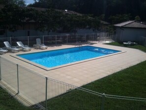 Outdoor pool - Lovely T2 ground-floor apartment with all comforts. Design, secure-pool- private parking.  (Cambo-Les-Bains)