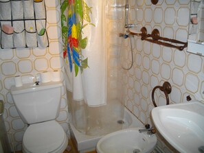 Dusche, Haartrockner, Bidet