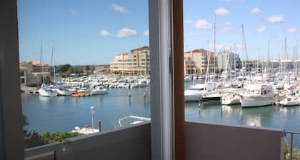 Une vue Ă couper le souffle au dessus de la marina
