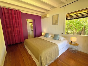 2 chambres, coffres-forts dans les chambres, bureau