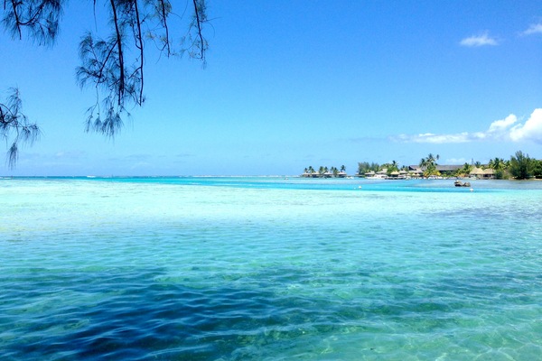 Beach nearby, sun-loungers, beach towels