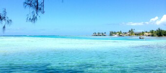 Tiahura Beach Villa By ENJOY VILLAS MOOREA, villa polinesiana sul mare