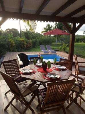 Outdoor dining - COMFORT, NATURE AND GREAT SPACES (Les Abymes)