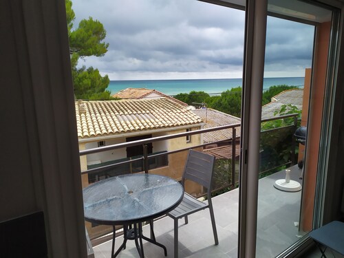 La Franqui. Appt 42m2. 50 m. from the beach.Balcony with nice sea view. Wifi.