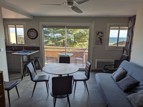 Plage Ă 70 mĂštres, appartement tout confort avec balcon et belle vue sur mer.