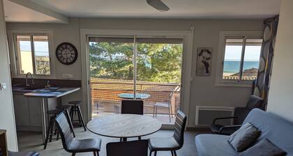 La Franqui. Appt 42m2. 50 m. from the beach.Balcony with nice sea view. Wifi.