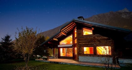 Chamonix Mont Blanc, neues savoyisches Chalet, große Südterrasse, Garten, 5 Zimmer.
