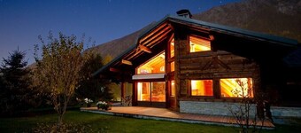 Chamonix Mont Blanc, new Savoyard chalet, large south-facing terrace, garden, 5 rooms.