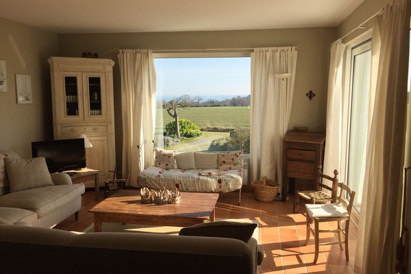 salon avec vue mer et campagne