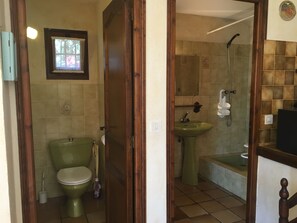 A bathroom with a toilet, sink, and shower. - Beautiful Studio in a large Provencal Villa - Swimming pool (Sausset-Les-Pins)