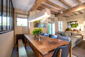 Dining - GITE LE CLOS DU VERGER (Levernois)