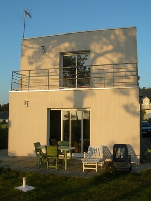 تناول الطعام بالخارج