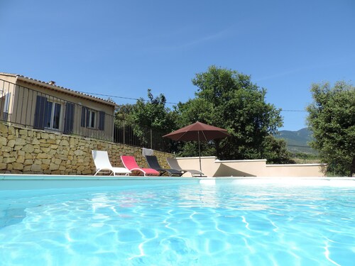 Bedoin 800m centre  villa neuve  , piscine privée cloturée , au pied du vent