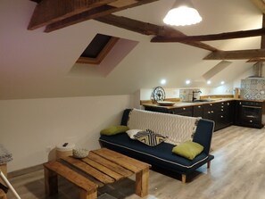 TV, stereo - Spacious barn, comfortable for family stay. Charming place, outdoor terrace (Bagnères-de-Luchon)