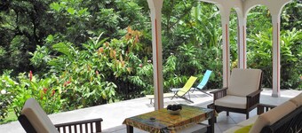 Familie villa met Creoolse tuin, rivier en tropisch bos in Pointe Noire