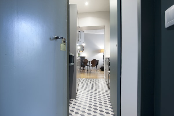 entrance onto kitchen