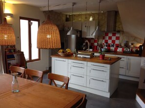 Réfrigérateur, four, plaque de cuisson, lave-vaisselle