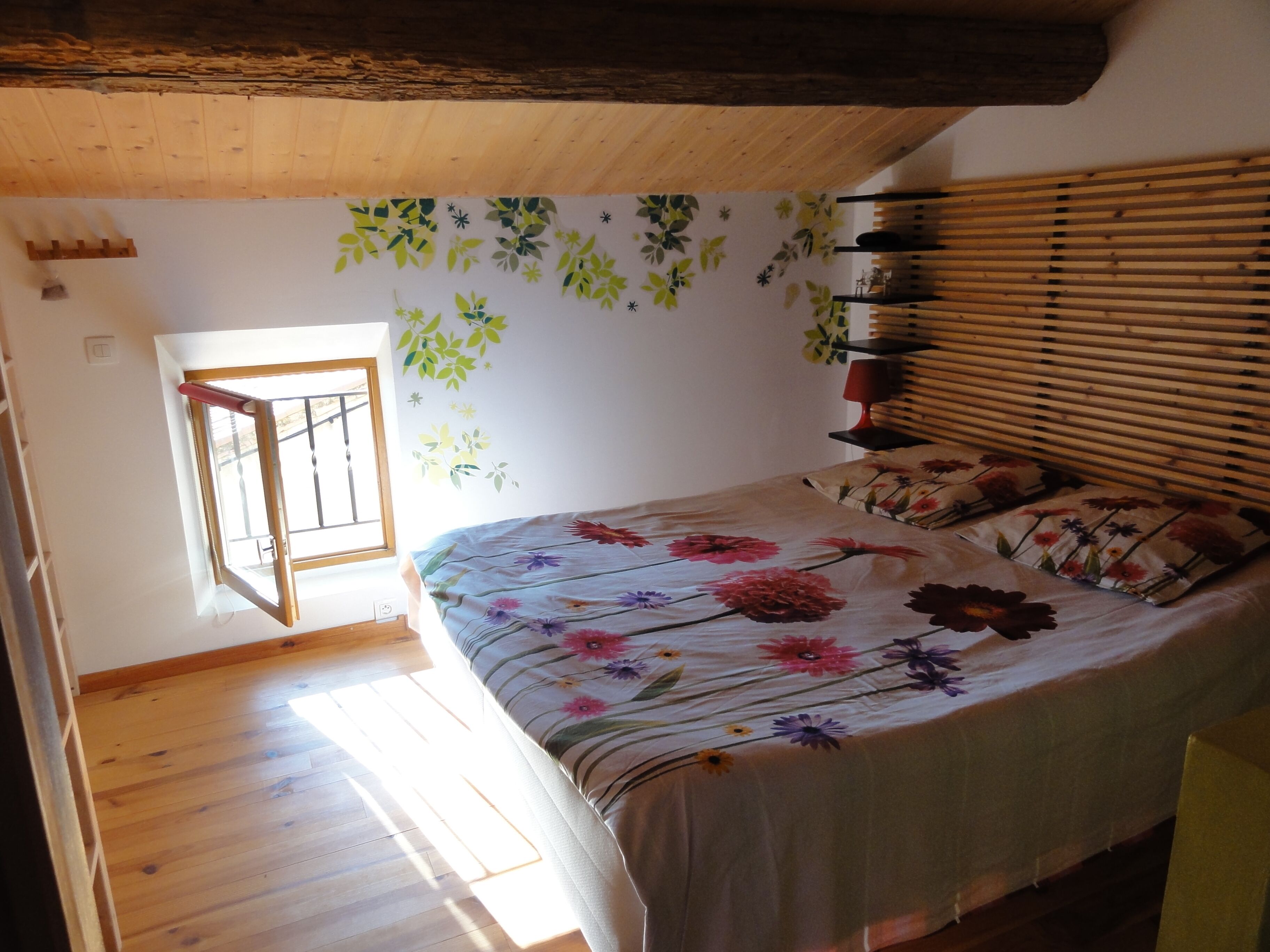 2 bedrooms, iron/ironing board, free WiFi