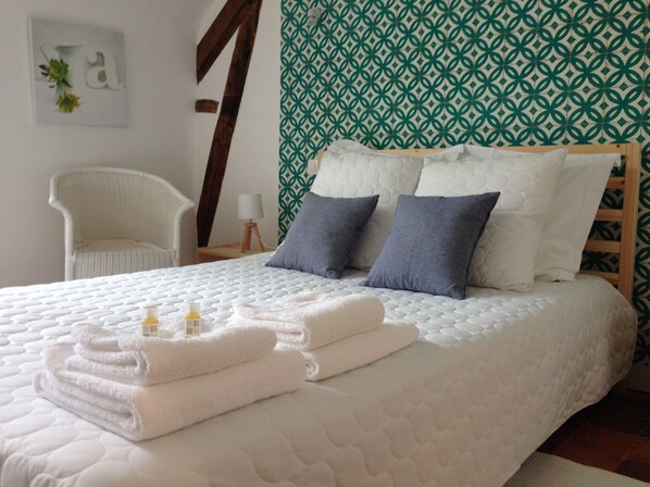 2 bedrooms, iron/ironing board, free WiFi, bed sheets