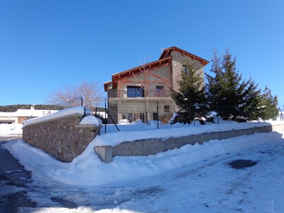 F3 chalet with 900m2 garden and free parking