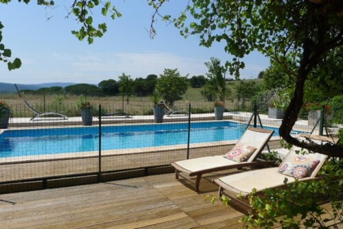 Campagne,Très agréable gîte,calme,poneys,grande piscine, proche cité