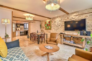 TV, DVD player, books, stereo