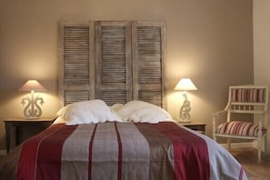 9 habitaciones, tabla de planchar con plancha y wifi gratis