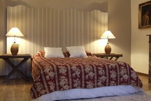 9 bedrooms, iron/ironing board, free WiFi, bed sheets - Beautiful charming house 16- 20 per. 400 m2 air-conditioned with swimming pool (Canet)