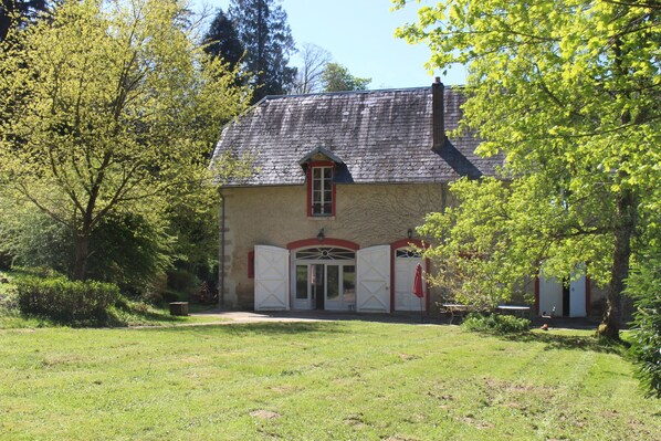 Exterior - the house from the garden (Saint-Léger-Vauban)