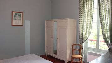 3 chambres, fer et planche Ă repasser, Wi-Fi, draps fournis