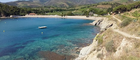 靠近海滩、沙滩椅