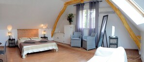 4 dormitorios, tabla de planchar con plancha, cuna de viaje