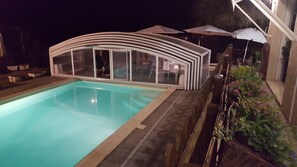Piscine couverte, piscine extérieure