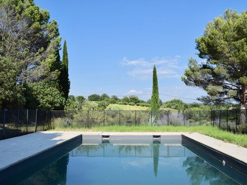 Family house, 10 mn walking distance from Lourmarin