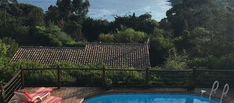 Independ.Basement, 3-4 bedrooms, pool, splendid sea view, 7 min from sandy beach