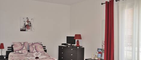 Iron/ironing board, free WiFi, bed sheets, wheelchair access