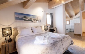 5 bedrooms, WiFi, bed sheets