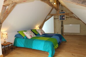 4 bedrooms, desk, iron/ironing board, travel crib - "les écureuils" 4* chateaux Azay le rideau (Cheillé)