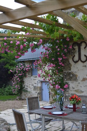 Outdoor dining - "les écureuils" 4* chateaux Azay le rideau (Cheillé)