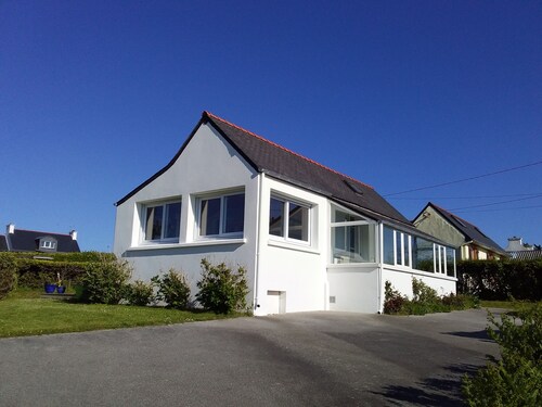 Omakotitalo upealla merinäköalalla