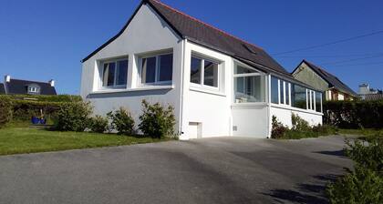 Omakotitalo upealla merinäköalalla