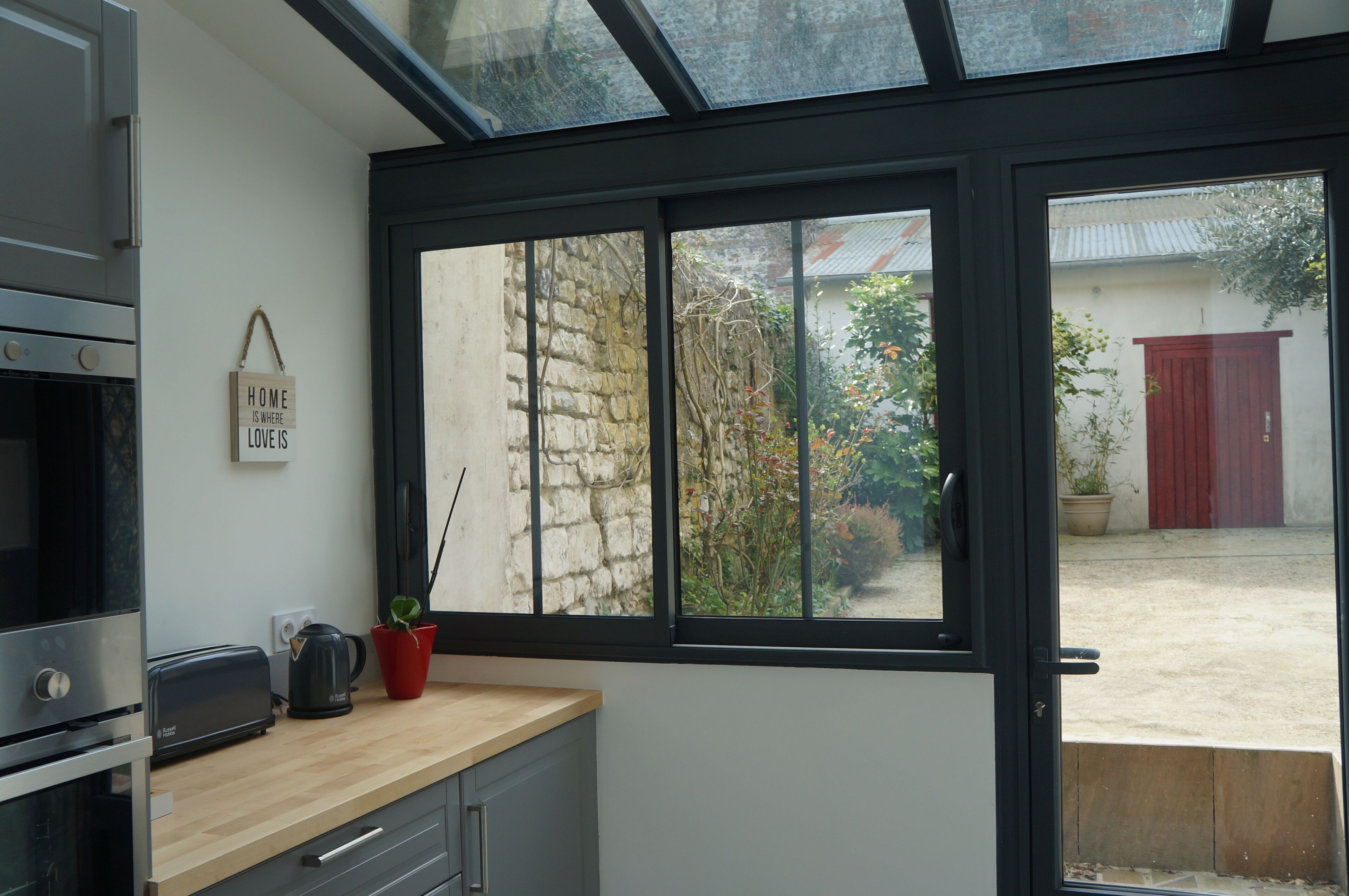 Kylskåp, mikrovågsugn, ugn och spishäll