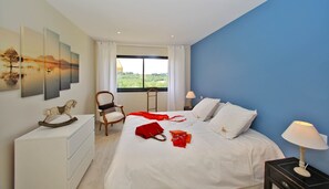 5 chambres, fer et planche à repasser, Wi-Fi, draps fournis