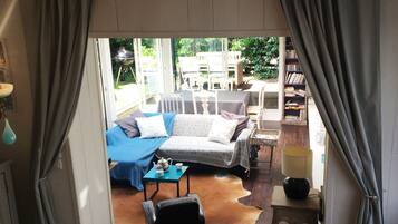 Télévision, lecteur de DVD, livres, médiathÚque